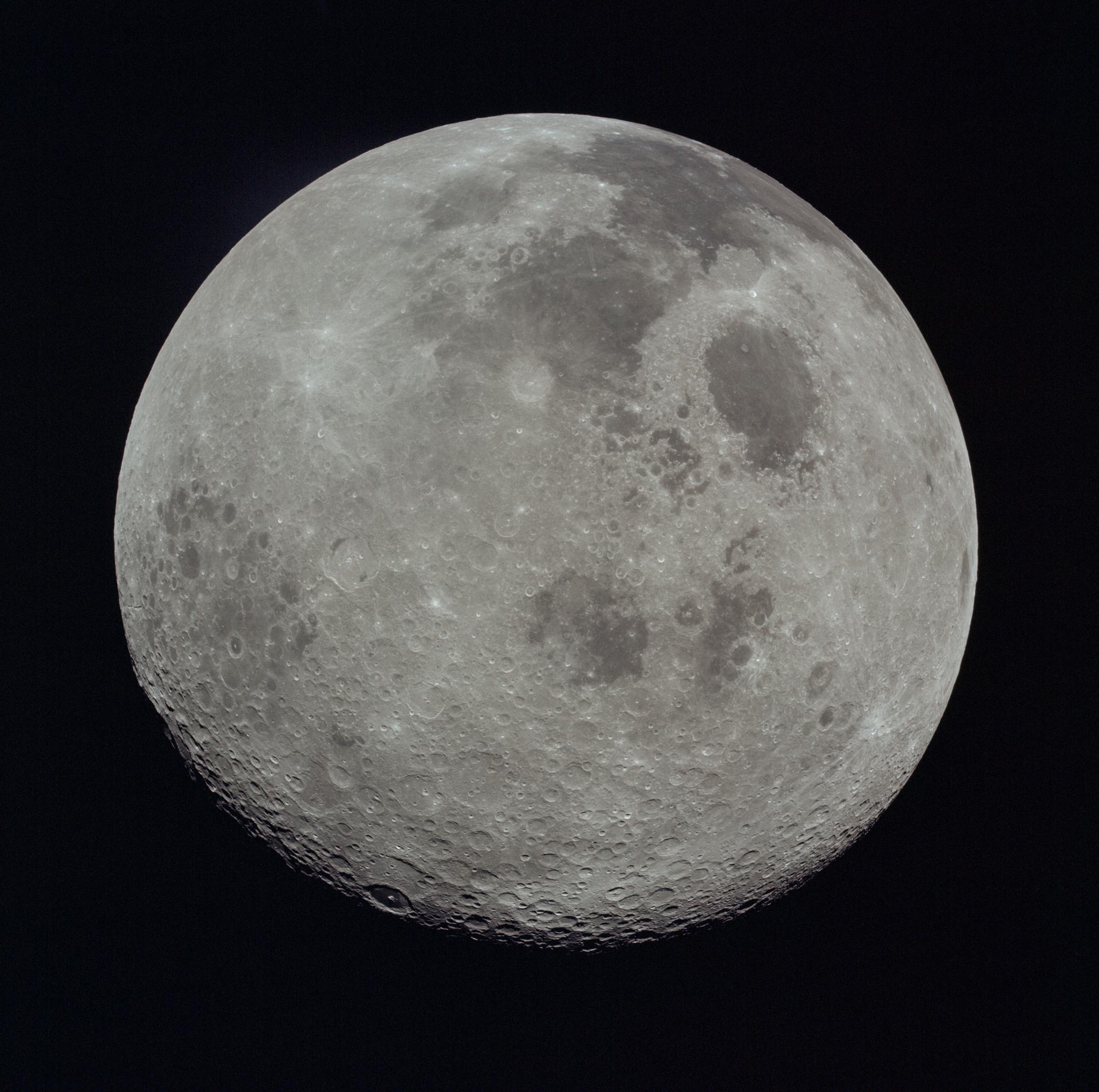 Fotografirani celotni Lunin disk med misijo Apollo 17